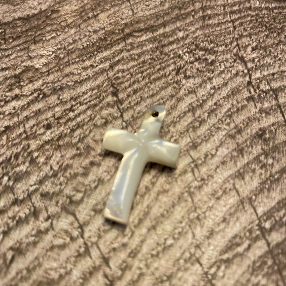 Mother of Pearl Cross Pendant - Picture 3 of 3